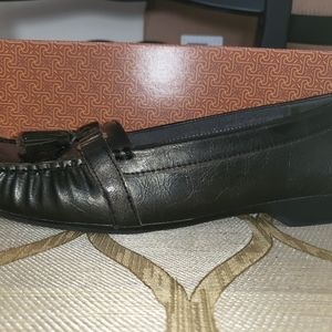 Women's Lifestride shoes, size 8